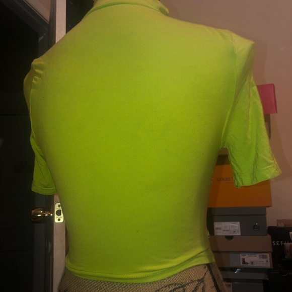 Split lime green crop top💕 - Picture 6 of 7